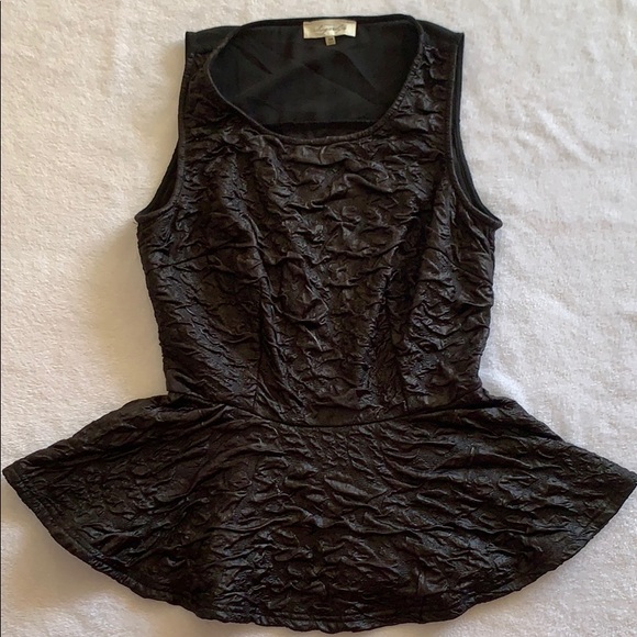 Black top - Picture 1 of 2